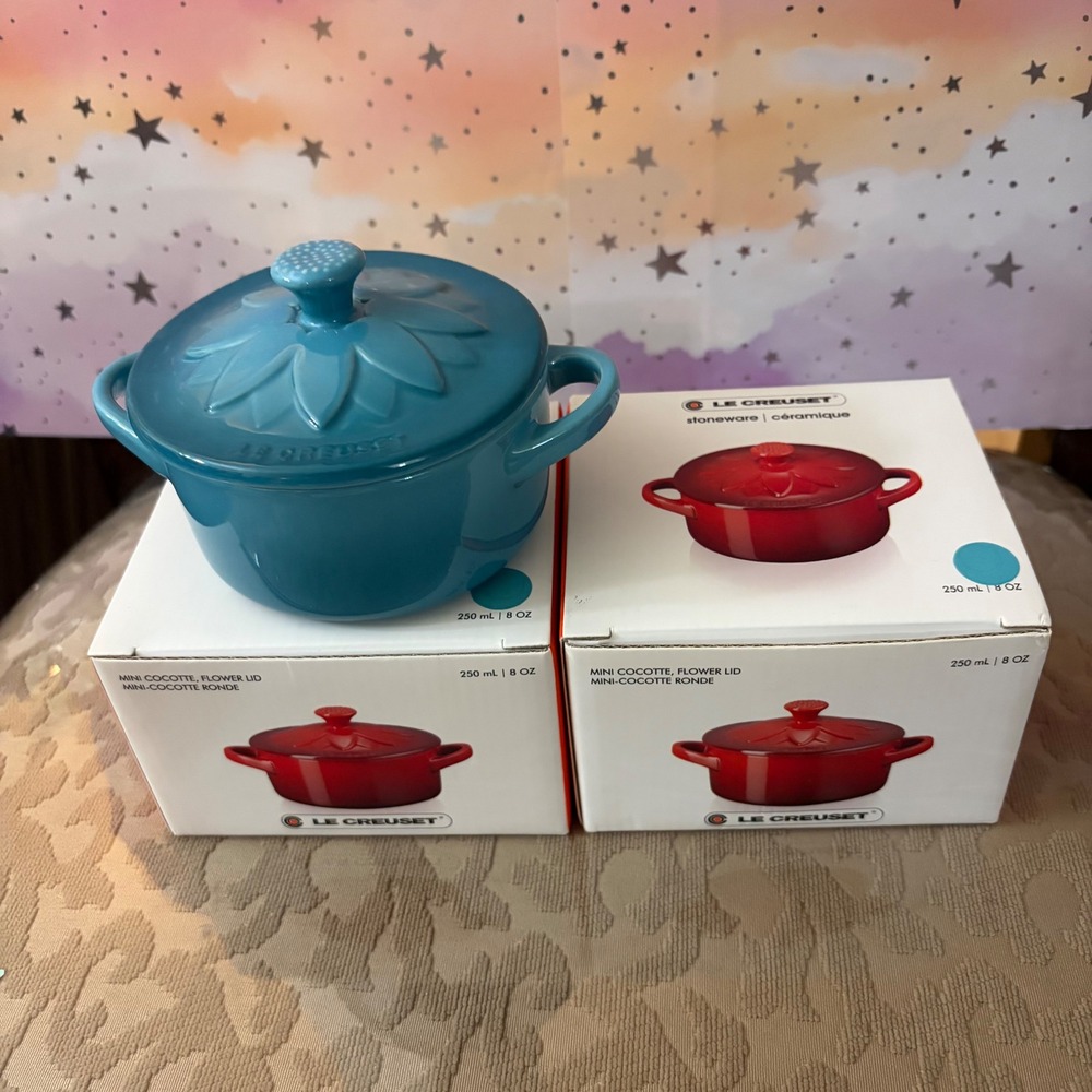 Le Creuset Caribbean Blue Sunflower Relief Mini Cocotte 8oz Stoneware 10cm New